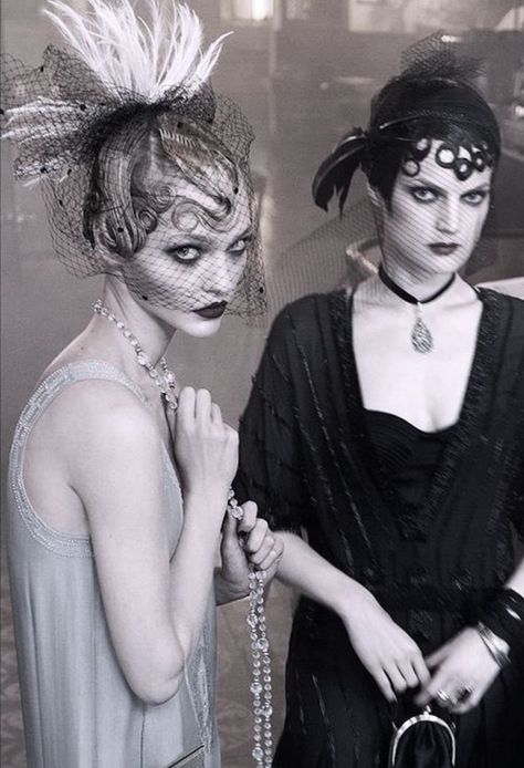 Queen Of Love, 1920s Makeup, Guinevere Van Seenus, Sasha Pivovarova, Saul Leiter, Tim Walker, Peter Lindbergh, Look Retro, Vogue Us