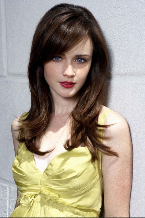 Alexis Bledel hair cut - return of the SIDE BANG Gilmore Girl, Alexis Bledel, Vivien Leigh, Side Bangs, Salma Hayek, Hair Envy, Curly Hairstyle, Bob Hairstyle, Brazilian Hair