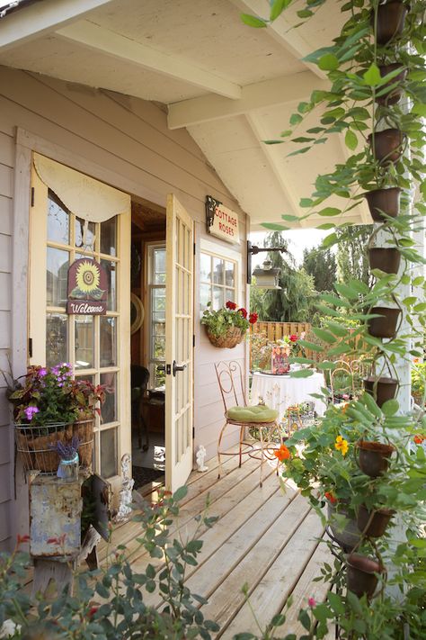 She’d House, Cottage Core Backyard, Small She Shed, She Shed Living, Shed Living, Artist Cottage, 1930s Cottage, Artist Shed, Cottage Shed