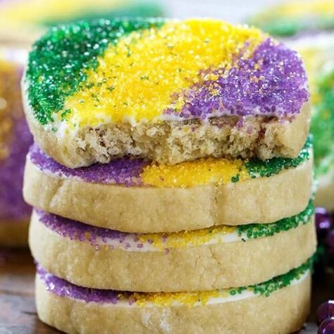 Strawberry Lemonade Cookies, Cherry Pie Cookies, Cinnamon Roll Frosting, Cake Cinnamon, Sugar Cookie Cups, Cake Festival, Mardi Gras King Cake, Cinnamon Roll Cookies, Lemon Sugar Cookies