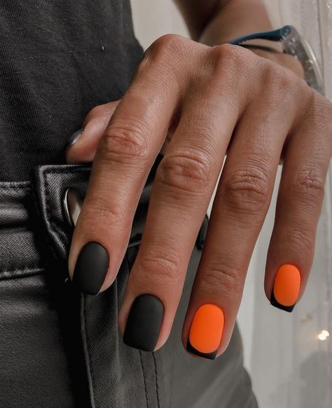 Matte Nails With Shiny Design, Toenail Shapes Pedicures, Trendy Dip Nails 2023, Under Nails Painted, 2023 Halloween Nails, Nude And Black Nails Short, Black Nails With Accent Nail, Halloween Nails Square Short, Halloween Nails 2023