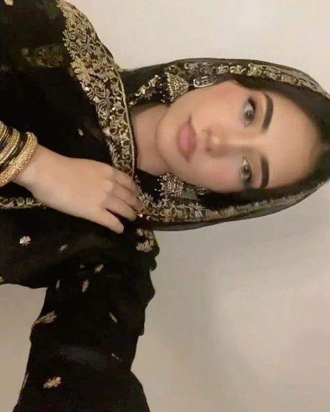 Qawali Night Makeup, Desi Makeup Looks, Glitter Hijab, Estilo Hijab, Desi Dress, Desi Fits, Desi Outfits, Desi Fashion Casual, Hijabi Aesthetic