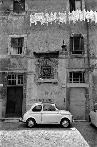 Italian Photography, Rome Photography, Vintage Foto's, Italy Street, Italy Poster, Italian Life, Old Photography, Car Chevrolet, Italy Photography