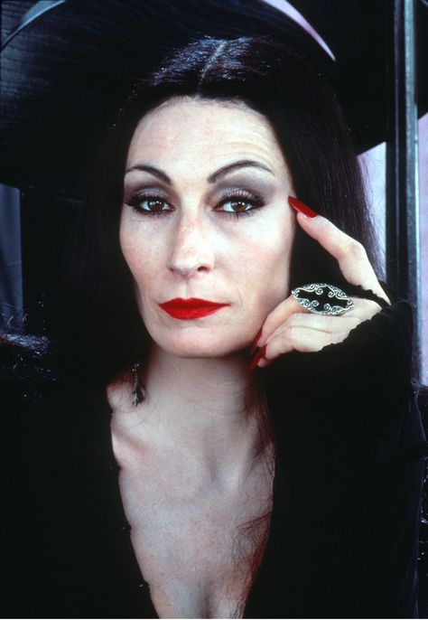 Morticia Addams Makeup, Morticia Addams Costume, Scary Halloween Decorations Outdoor, Gomez And Morticia, Gomez Addams, Sleepy Girl, Makeup Youtube, Anjelica Huston, Morticia Addams