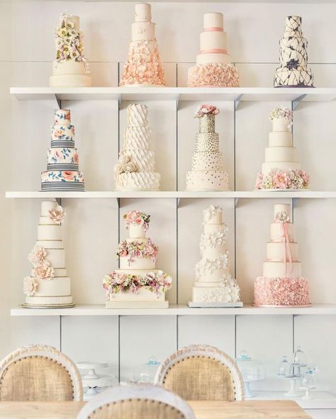 Cake Shop Interior, Sparkly Wedding Cakes, Cake Shop Design, Patisserie Shop, Cafe Display, Dummy Cake, Bakery Shop Design, Bakery Interior, Bakery Design Interior