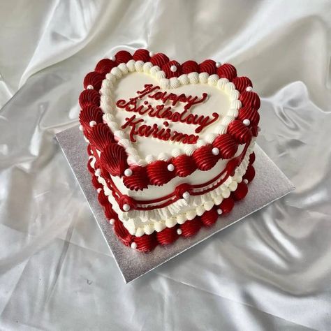 Heart Cake Ideas, Heart Shaped Birthday Cake, Heart Cake Design, 19th Birthday Cakes, Heart Birthday Cake, Bolo Vintage, Red Birthday Cakes, Easy Cakes, Birthday Cake Decorating Ideas