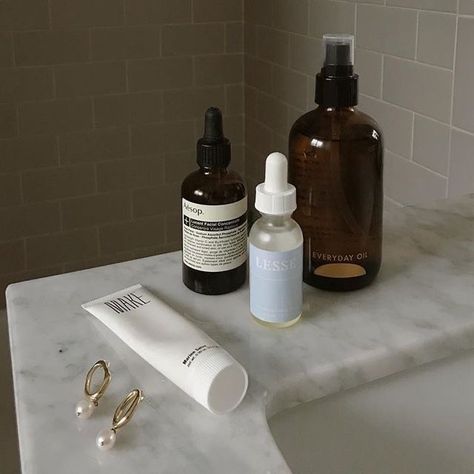 Shelfie Skincare, Minimal Skincare, Glazed Doughnut, Red Energy, Minimalist Skincare, Beauty Vanity, Green Beauty, Aesthetic Makeup, Beauty Essentials