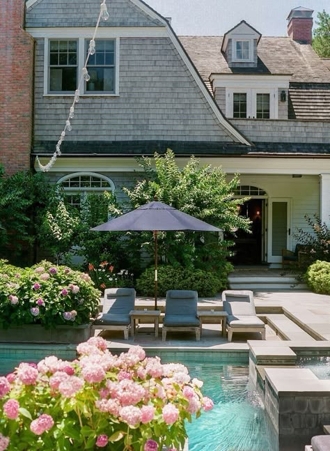 Pretty Backyard, East Coast Summer, Style Me Pretty Living, Hamptons Summer, Pool And Patio, Hampton House, Dream Beach Houses, Coastal Granddaughter, Hamptons House