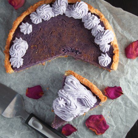 Ube custard pie is made of a creamy filling of mashed ube, eggs, cream and butter. The ube filling is enclosed in a flaky cream cheese pie crust Ube Pie Recipe, Ube Pie, Chicken Empanada Recipe, Ube Dessert Recipe, Cream Cheese Pie Crust, Ube Recipes, Cream Cheese Pie, Purple Yam, Cheese Pies