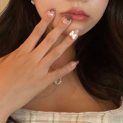 Pearls Aesthetic, Aesthetic Nail Art, Brown Nails Design, Aesthetic Nail, Minimalistic Aesthetic, Beige Nails, Nail Art Inspo, Really Cute Nails, Beige Light