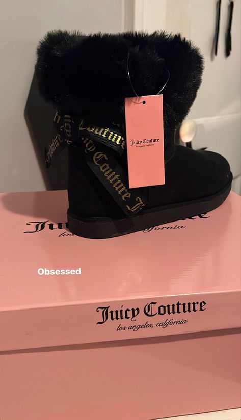 Pink Uggs With Bows, Juicy Couture Aesthetic, Juicy Couture Clothes, Juicy Couture Boots, Pinterest Life, Juicy Couture Shoes, Pretty Shoes Sneakers, Pink Y2k, Fur Shoes