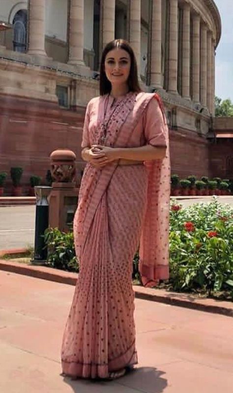 Diya Mirza In Saree, Ias Officers Women Saree, Modest Saree, Professional Saree, Diya Mirza, Formal Saree, Cotton Saree Blouse Designs, Saree Wearing Styles, Cotton Saree Blouse