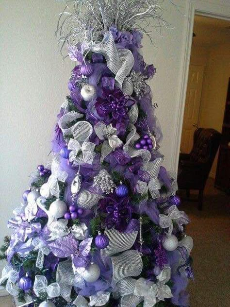 Purple And Silver Christmas Tree, Purple And Silver Christmas, Purple Christmas Tree Decorations, Christmas Tree Gif, Purple Christmas Decorations, Purple Christmas Ornaments, Pastel Christmas Decor, Christmas Tree Decorations Ribbon, Christmas Tree Inspo