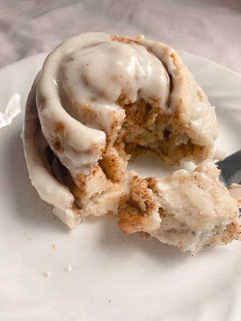 Vegan Recipes With Yogurt, Yogurt Dough Cinnamon Rolls, Greek Yogurt Dough Cinnamon Rolls, Greek Yogurt Doughnut Recipe, Cinnamon Rolls Greek Yogurt, Cinnamon Rolls With Greek Yogurt, Yoghurt Cinnamon Rolls, Greek Yogurt And Self Rising Flour Cinnamon Rolls, Greek Yourgut Recipe Dessert