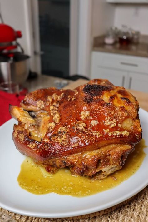 Lechon de noche buena Lechon Asado Cubano, Lechon Recipe, Sour Orange, Delicious Family Meals, Marinated Pork, Cuban Recipes, Pork Shoulder, Family Recipe, Latin Food