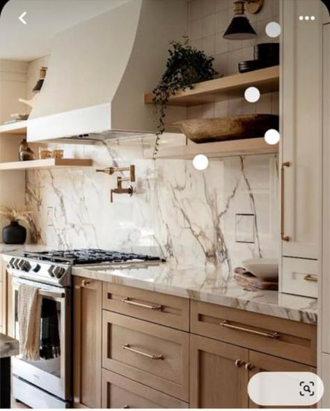 Slab Backsplash, White Oak Kitchen, Warm Kitchen, Oak Kitchen, Elegant Kitchens, Stunning Kitchens, Kitchen Marble, Kitchen Inspiration Design, Kitchen Design Ideas