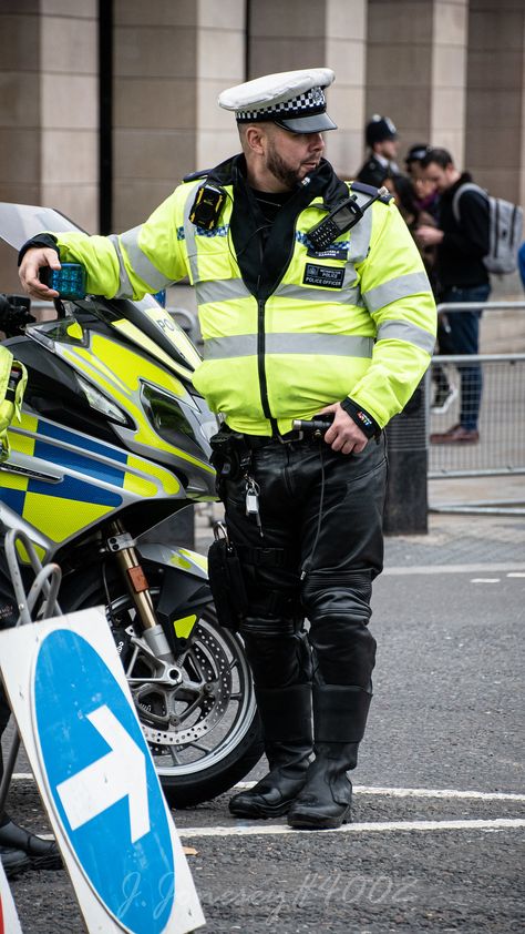 Special Police Forces, Uk Armed Police, Mumbai Police, Motorcycle Police Officer, Saving Methods, Special Police, Metropolitan Police, Money Saving Methods, Remembrance Sunday