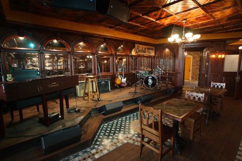 Pub Live Music Stage Cafe Stage Design, Live Music Bar, Bar Stage, Music Stage, Bar Music, Bookstore Cafe, Pub Design, Old Bar, Man Cave Home Bar