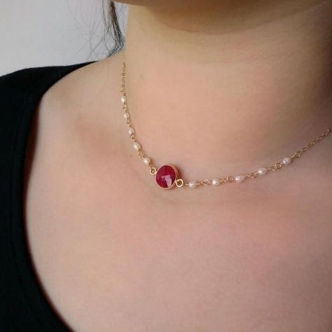 Ruby Choker, Choker Pearl, White Choker, Choker Necklace Designs, Fancy Jewelry Necklace, Pearl Jewelry Design, Gold Jewelry Simple Necklace, Pearl Necklace Designs, Gold Necklace Simple