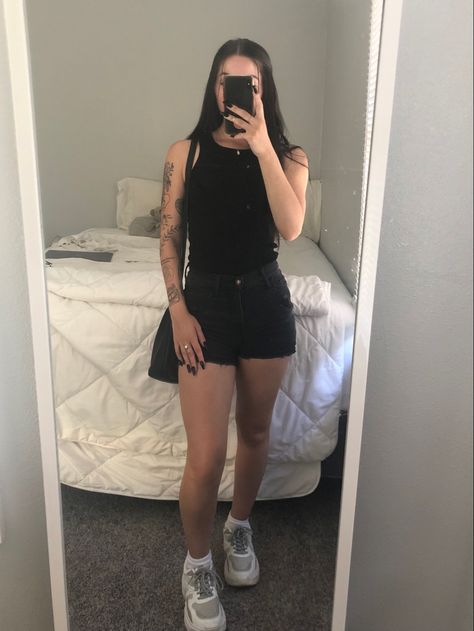 Black Ripped Shorts, White Chunky Sneakers, Tight Tank Top, Ripped Shorts, Black Purse, Shorts White, Black Tank Top, Selfie Ideas, Chunky Sneakers