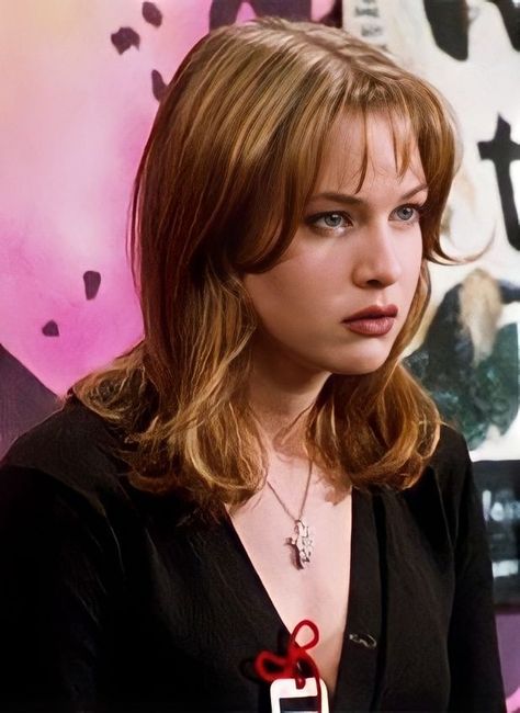 Renee Zellweger Empire Records, Gina Empire Records, Renee Zellweger 90s, Renee Zellweger Hair, Renée Kathleen Zellweger, Roxie Hart, Renée Zellweger, Childhood Crushes, Wedding Haircut