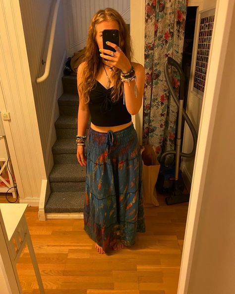 Long skirt girlie☮️ Hippie Outfits, Fit Inspo, Fitness Inspo, Tie Dye Skirt, Long Skirt, Tie Dye, Dye, Instagram Photos, Skirt