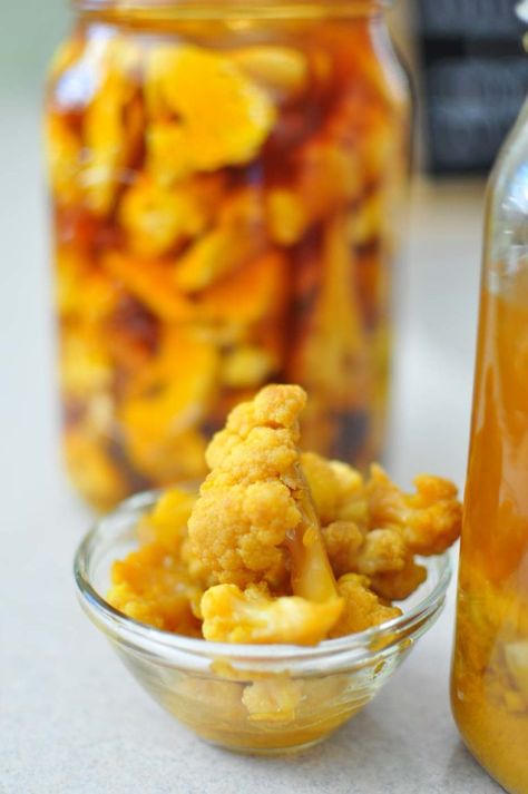 Spicy Pickled Cauliflower, Pickled Cauliflower Recipe, Food Fermentation, Indian Pickle Recipe, Pickled Recipes, Best Cauliflower Recipe, Fermented Vegetables Recipes, Buffalo Cauliflower Recipes, Turmeric Cauliflower