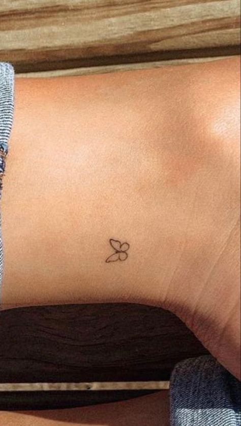 Small Cute Dainty Tattoos, Simple Tattoos Behind The Ear, Very Small Dainty Tattoos, Very Simple Lunch Ideas, Mini Tats Black Women, Dainty Small Tattoos Simple, Pretty Mini Tattoos, Cute Places To Put Tattoos, Small Red Tattoo On Brown Skin