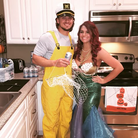 Mermaid and Fisherman Halloween Costume! #mermaidcostume #diy DIY Mermaid And Fisherman, Halloween Kostüm Joker, Best Couple Costumes, Halloween Couple Costumes, Easy Couples Costumes, Mermaid Costume Diy, Mermaid Costumes, Best Couples Costumes, Halloween Couple