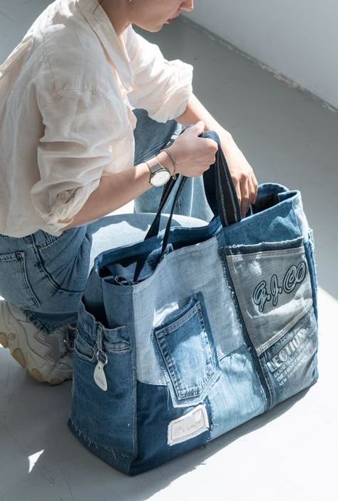 Jeans Bags Ideas, Jean Tote Bag, Återvinna Jeans, Vestiti In Jeans, Diy Bags Jeans, Recycled Jeans Bag, Denim Bag Patterns, Denim Bag Diy, Denim Crafts Diy