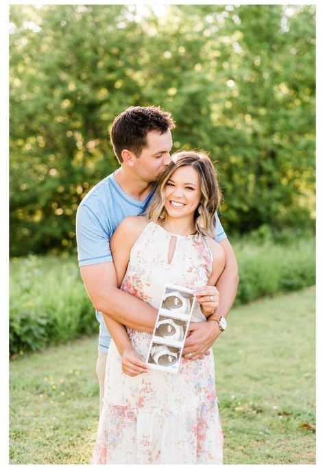 Couples Announcement Pictures, Picture With Ultrasound Photo Ideas, Couple Maternity Pictures Ultrasound, Maternity Photography Poses With Ultrasound, Ultrasound Picture Ideas Announcement, Ultrasound Reveal Pictures, Holding Ultrasound Pictures, Maternity Photography Ultrasound Picture, Pregnant Announcement Photos