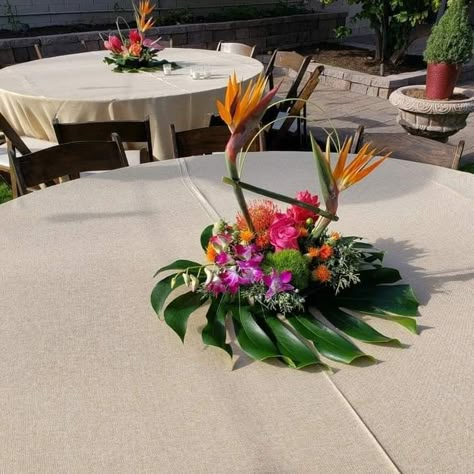 Carribean Centerpiece Ideas, Samoan Centerpieces, Low Tropical Centerpiece, Jamaica Flower, Haitian Wedding, Bird Of Paradise Wedding, Tropical Wedding Centerpieces, Tropical Flowers Bouquet, Picnic Party Decorations