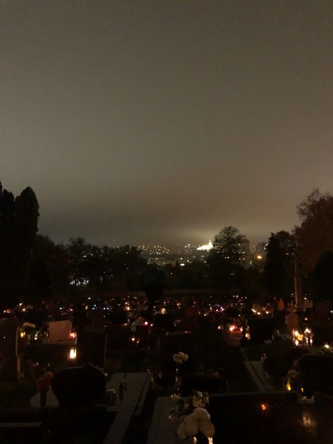 Cemetery At Night Aesthetic, Cemetery Aesthetic Night, Cemetery Aesthetic, Graveyard At Night, Cemetery At Night, Night Couple, Dark Photography, Night Aesthetic, City Aesthetic