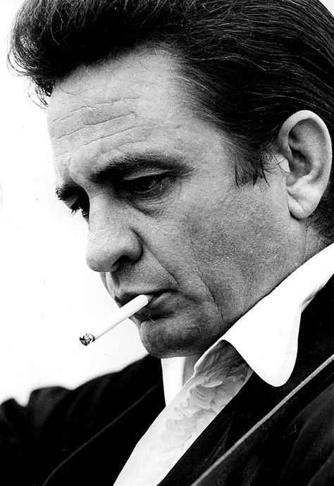 Johnny Cash ~ photo taken during his show at Folsom Prison. Photographer unknown. Johnny Cash Tattoo, Johnny Cash Art, Johnny And June, Music Tattoos, Johnny Cash, Halle, Music Poster, Black And White Photography, Country Music