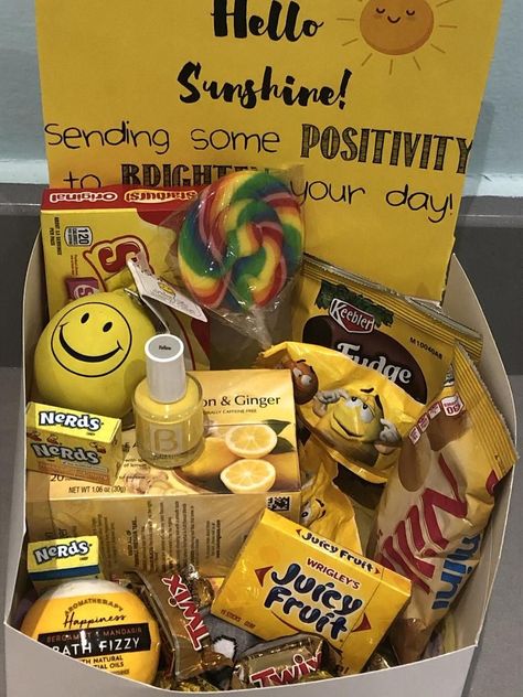 Friend Care Package Ideas, Friend Care Package, Sunshine Care Package, Diy Best Friend Gifts, Teachers Appreciation, Box Of Sunshine, Bff Birthday Gift, Care Package Ideas, Bff Birthday