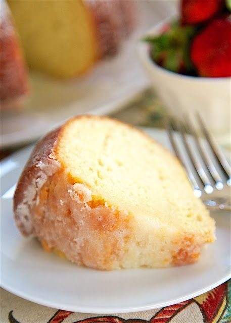 Kentucky Butter Cake - Plain Chicken Butter Cake Maggianos Recipe, Maggianos Butter Cake Recipe, Sauce For Pound Cake, Kentucky Butter Pound Cake, Homemade Pound Cake Recipe, Butter Pound Cake Recipe, Homemade Pound Cake, Butter Pound Cake, Kentucky Butter Cake