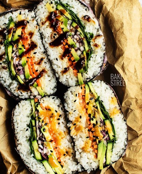 Vegetarian Onigiri, Onigiri Sandwich, Onigiri Recipe, Nori Seaweed, Sushi Sandwich, Cucumber Recipes, Sushi Recipes, Sushi Rice, Sushi Rolls