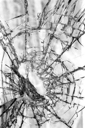 Shattered glass - interesting shaping created by the varying size of smashed pieces Smash Glass, The Glass Menagerie, Broken Mirror, Shattered Glass, Broken Glass, Pics Art, Textures Patterns, Antonio Mora Artwork, Art Projects