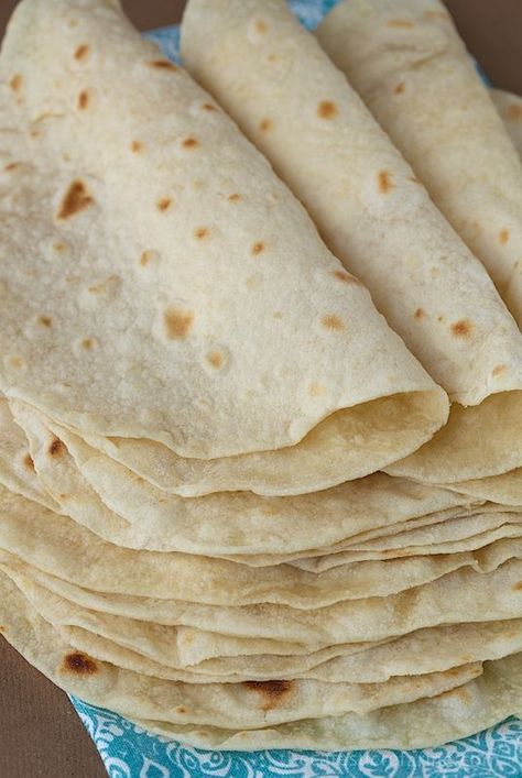 Worked out good. Aunt Lynn's are still better. These came out good though. Pane Pita, Recetas Salvadorenas, Baked Recipe, Homemade Flour, Pizza Roll, Homemade Flour Tortillas, Flour Tortilla, Tortilla Recipe, Homemade Tortillas