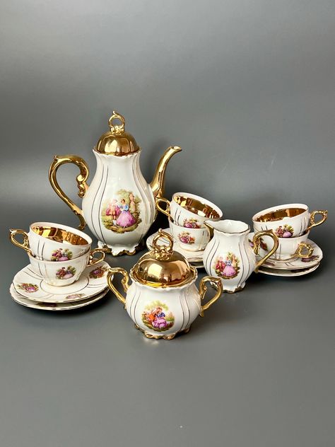 Vintage porcelain coffee tea set, Waldershof Bavaria. In excellent condition, no chips or cracks. The Waldershof Bavaria manufactory ceased operations. Each item is decorated with picturesque pastoral scenes based on paintings by the famous French artist O. Fragonard (1732-1806), a lot of gold. 6 cups, 6 plates, coffee pot, sugar bowl, milk jug.  Cup diameter 6.7 cm Cup height 4 cm Saucer diameter 11.2 cm Kettle height 19 cm Milk jug height 7.8 cm Sugar bowl height 11 cm Vintage Tea Pot, Vintage Tea Sets, Sugar Pot, Bone China Tea Set, Antique Dishes, Luxury Dinnerware, Metal Dining Table, Tea And Coffee, Vintage Cups