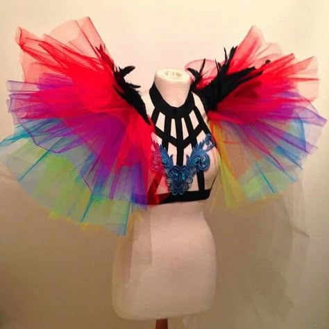 Yes! Rainbow Costume Women Diy, Feather Epaulette Diy, Rainbow Tutu Costume Women, Festival Epaulettes, Pride Costume, Costume Rainbow, Theme Carnaval, Fantasy Fest, Gay Pride Parade