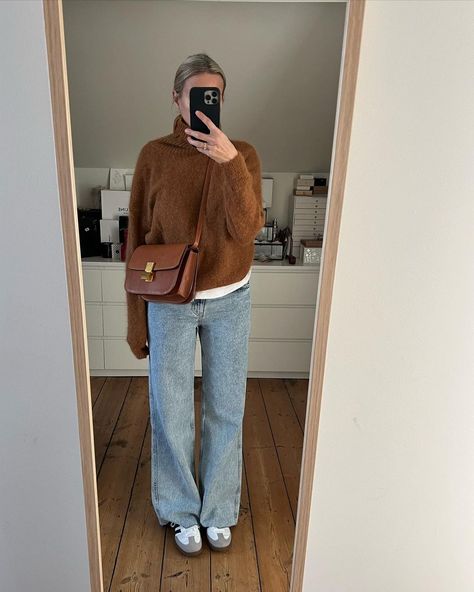 mum_mode_and_surgery on Instagram: "Ton sur ton 🤎 Pull par @nube__paris Jean Wide leg @mango sur @thebradery Baskets Samba @adidas Sac Classic box @celine #celinebag…" Jean Wide Leg, Wide Leg Outfit, Samba Adidas, Celine Box, Wide Leg Jeans Outfit, Samba Outfit, Teaching Outfits, Fall Fits, Wide Jeans