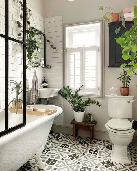 Plants In The Bathroom, Room Upgrade, Boho Bathroom, Style Deco, Bathroom Inspo, Small Bathroom Decor, Dream Bathroom, House Bathroom, Beautiful Bathrooms