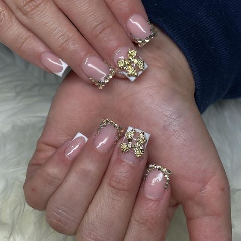 ✨🎀🤍 - - - Set specifics: • short square • french tip • rhinestones • charm - acrylic powder: young nails (shade: cover rosebud) - #nails #559nails #fresnonailtech #squarenails #nailinspo #frenchtipnails #fallnails #clovisnailtech #pinknails #goldnails #shortnails #clovisnailtech French Tip With Rhinestones Short, Short Square Nails With Charms, Short French Tip Nails With Rhinestones, French Nails With Charms, Short Square French Tip, 25 Nails, Square French Tip, Short French Tip Nails, Acrylics Nails