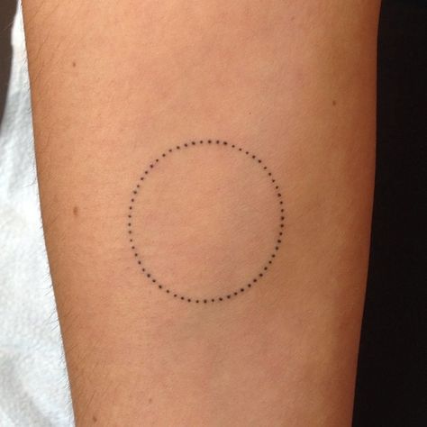 Healed circle tattoo I did last week Simple Circle Tattoo, Small Circle Tattoo, Circle Tattoo Ideas, Minimalist Tattoo Meaning, Paris Tattoo, Typography Tattoo, Omerta Tattoo, Kunst Tattoos, Circle Tattoo