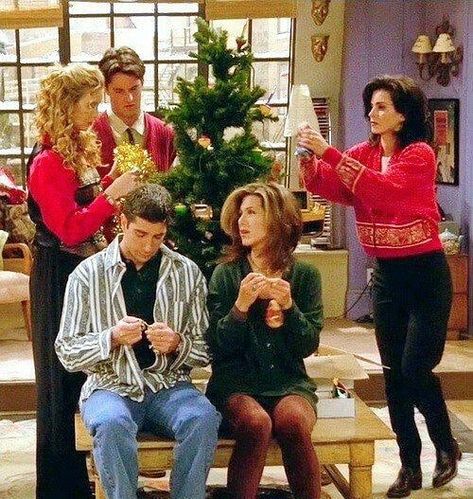 Friends Christmas Episode, Christmas Tv Shows, Friends Experience, Christmas Feels, Seasons Changing, Christmas Episodes, Writing Projects, Friends Cast, Friends Moments