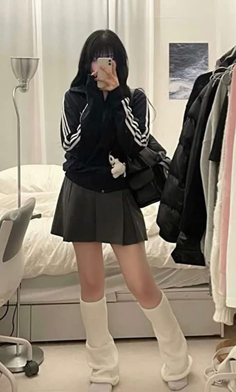 Korean Outfits Skirts, Cute Outfits Korean Casual, Gypsycore Fashion, Korean Cute Outfits, Korean Aesthetic Outfits, Cute Outfits Korean, New York Winter Fashion, Winter Outfits Korean, Cute Korean Outfits