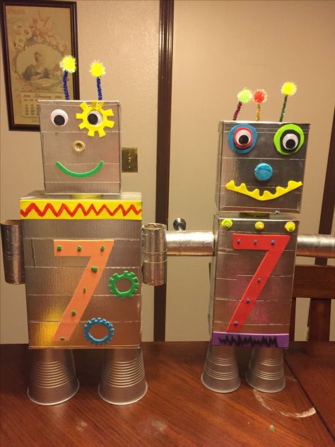 Robotic Decoration, 3d Robot Project, Robot Centerpieces, Robot Party Decorations, Robot Party Ideas, Robot Themed Birthday Party, Robots Party Theme, Robot Decorations, Cardboard Robot