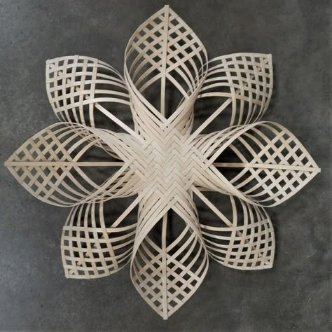 Scandinavian Stars, Diy Christmas Snowflakes, Corn Dolly, Crafts To Do When Your Bored, Paper Christmas Ornaments, Paper Craft Diy Projects, Paper Art Craft, Paper Stars, Paper Christmas