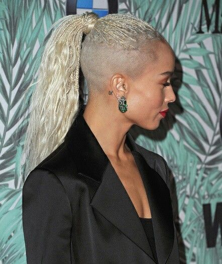 Shaved Hairstyles For Women, Zoe Kravitz Braids, Girl With Blonde Hair, Braids With Shaved Sides, Hairstyle Color, Hair Colorful, Shaved Hair Designs, Shaved Side Hairstyles, New Hairstyles